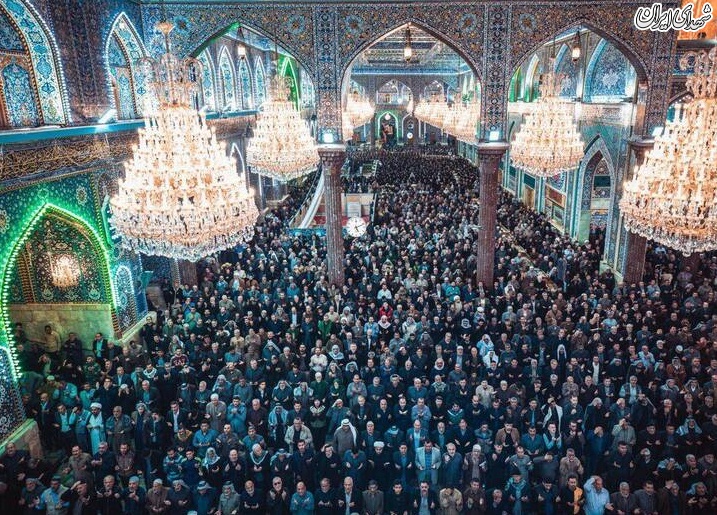 عکس/ نماز جماعت باشکوه عراقی‌ها در حرم امام حسین(ع)