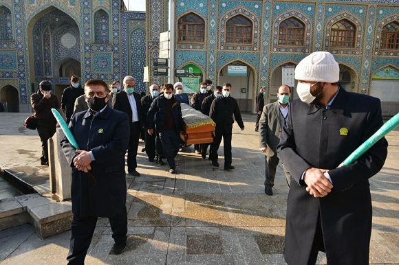پیکر علی اصغر زارعی پس از طواف در حرم حضرت عبدالعظیم حسنی(ع) به خاک سپرده شد