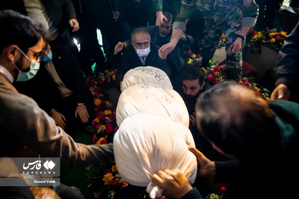 تشییع و خاکسپاری پیکر دو شهید در وزارت ورزش
