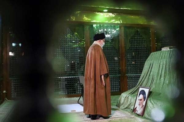 عکس/ حضور رهبرانقلاب در مرقد مطهر امام خمینی(ره)