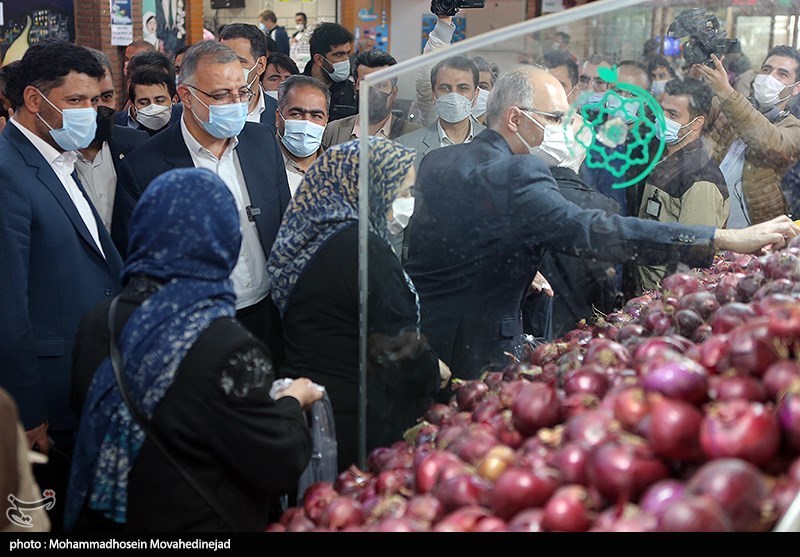 بازدید شهردار تهران از بازار میوه تره بار