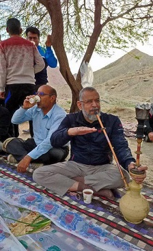 علوی وزیر سابق اطلاعات دولت فخیمه روحانی در حال قلیان کشیدن و شوخی های ناجور!