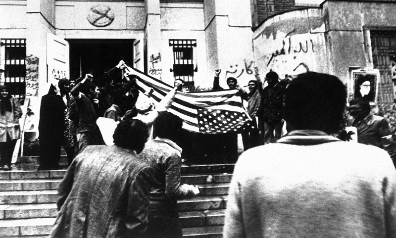 روزی که انقلابیون مشت آمریکا را باز کردند