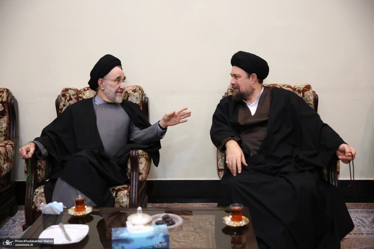 تجدید میثاق اعضای تشکل حامی فتنه با آرمان های امام!/خاتمی در داخل ضریح حرم!/حرم حضرت روح الله ملک شخصی سید حسن؟!+تصاویر تجدید میثاق اعضای تشکل حامی فتنه با آرمان های امام!/خاتمی در داخل ضریح حرم!/حرم حضرت روح الله ملک شخصی سید حسن؟!+تصاویر