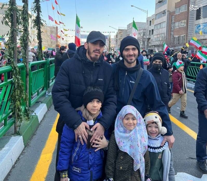 مداح انقلابی مشهور در راهپیمایی