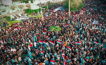 جعل پرچم ایران در تصاویر تظاهرات بغداد / مقایسه تصویر واقعی و جعلی
