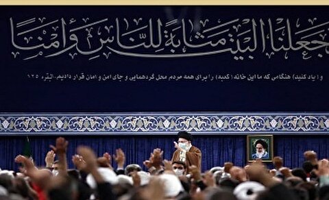 دیدار کارگزاران حج و جمعی از زائران اعزامی به مکه  با رهبر انقلاب