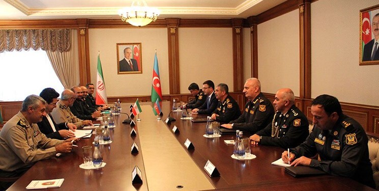  دیدار وزیر دفاع جمهوری آذربایجان با هیأت نظامی ایران
