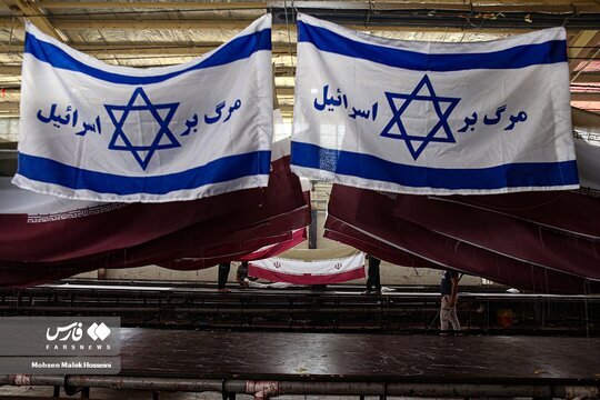 تولید پرچم‌های آمریکا و اسرائیل در کارگاهی در ایران!