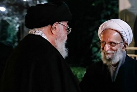 نمونه ای دیگر از نفاق افراطیون مدعی اصلاحات/افکار آیت الله مصباح با افکار امام و رهبری فاصله دارد!