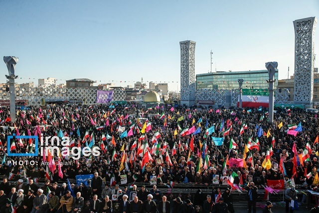 مراسم بزرگداشت ۹ دی در میدان امام حسین(ع) مراسم بزرگداشت ۹ دی در میدان امام حسین(ع)