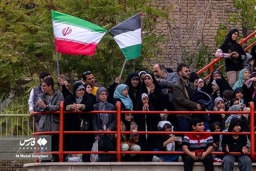 ورود و اختلاط زنان در فوتبال مداحان و فعالین رسانه! + عکس