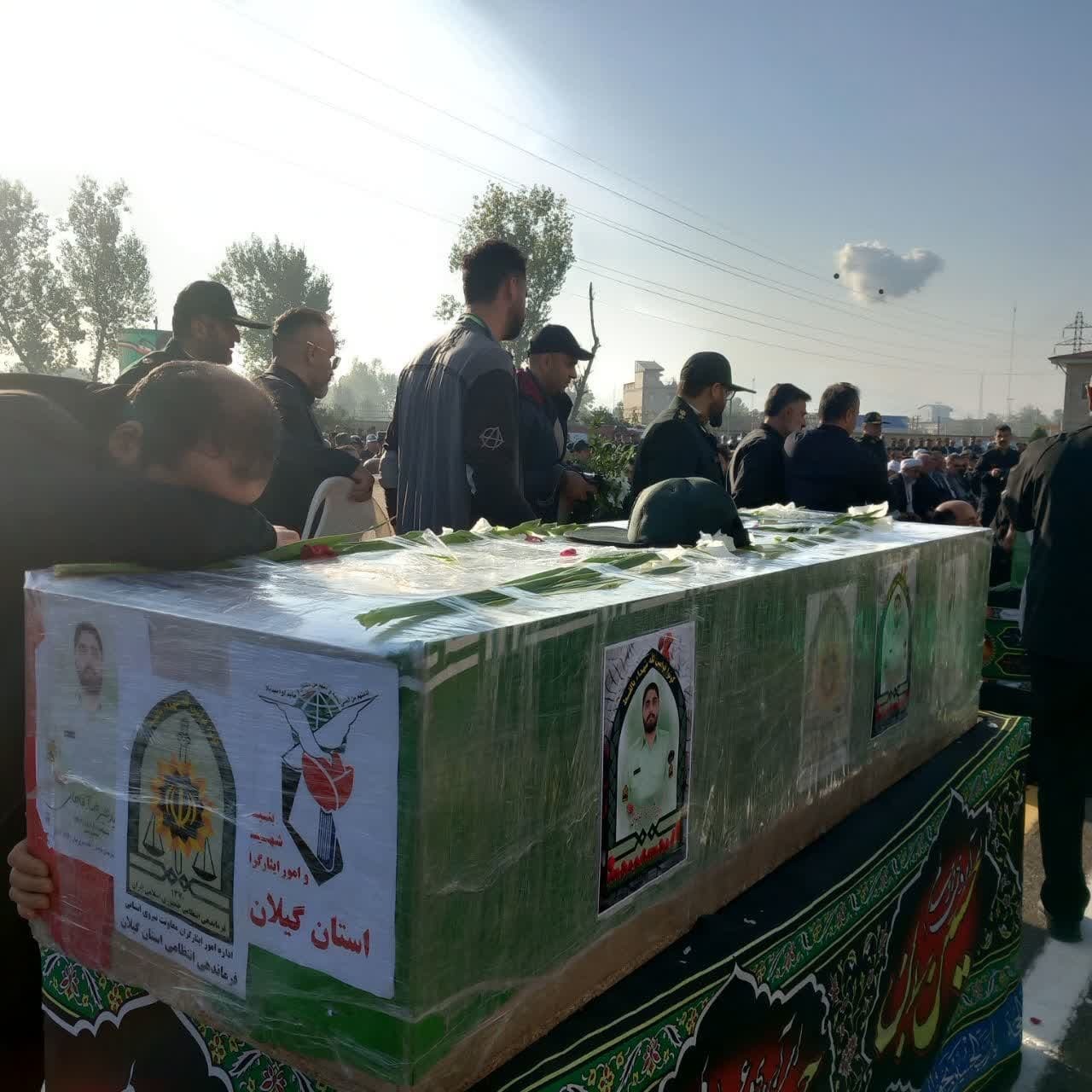 تشییع پیکر مطهر شهیدان علیرضا آقاجانی و پویا رحمت طلب در رشت+تصاویر