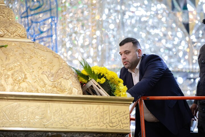 گل&zwnj;آرایی حرم امام حسین (ع) در آستانه سوم شعبان