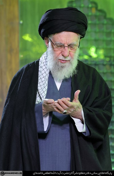 آغاز جشن&zwnj;های چهل&zwnj;وهفتمین سالگرد پیروزی انقلاب اسلامی با حضور حضرت آیت&zwnj;الله خامنه&zwnj;ای در حرم مطهر حضرت امام خمینی(ره)