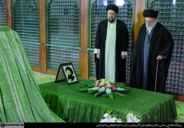 آغاز جشن&zwnj;های چهل&zwnj;وهفتمین سالگرد پیروزی انقلاب اسلامی با حضور حضرت آیت&zwnj;الله خامنه&zwnj;ای در حرم مطهر حضرت امام خمینی(ره)