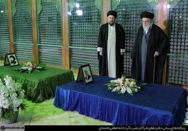 آغاز جشن&zwnj;های چهل&zwnj;وهفتمین سالگرد پیروزی انقلاب اسلامی با حضور حضرت آیت&zwnj;الله خامنه&zwnj;ای در حرم مطهر حضرت امام خمینی(ره)