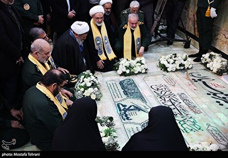 مراسم گرامیداشت روز پاسدار بر سر مزار شهید سلامی