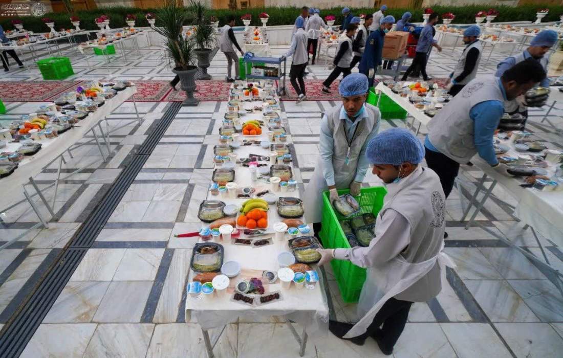 تصاویر سفره افطار حرم علوی برای زائرین