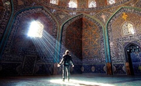 زیارت یا سیاحت؛ مسئله این است!/گسترش بی‌رویه و تزئین افراطی حرم‌ها!