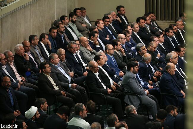 تصاویر دیدار جمعی از کارگران با رهبرانقلاب