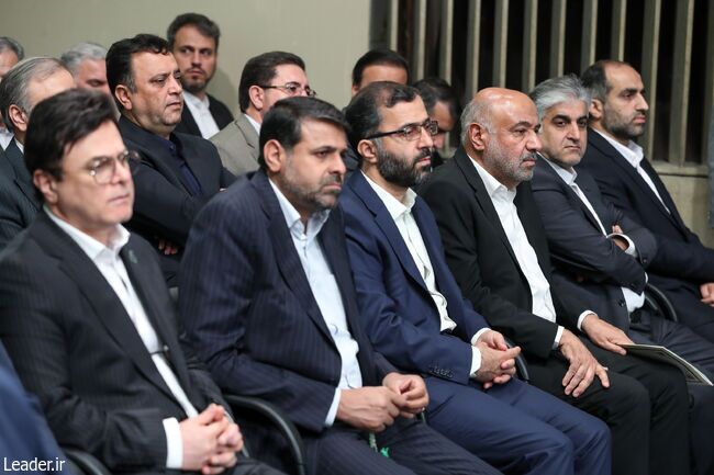 تصاویر دیدار جمعی از کارگران با رهبرانقلاب