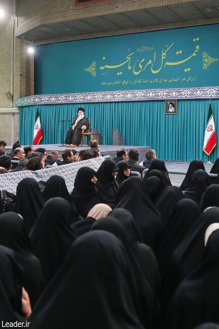 تصاویر دیدار جمعی از کارگران با رهبرانقلاب