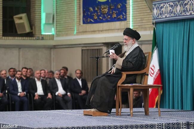 تصاویر دیدار جمعی از کارگران با رهبرانقلاب