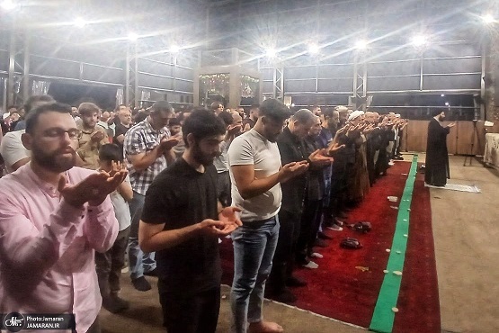 عرض ارادت سید علی خمینی برمزار و شهید نصرالله و پدرایشان+تصاویر