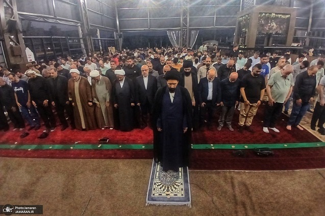 عرض ارادت سید علی خمینی برمزار و شهید نصرالله و پدرایشان+تصاویر