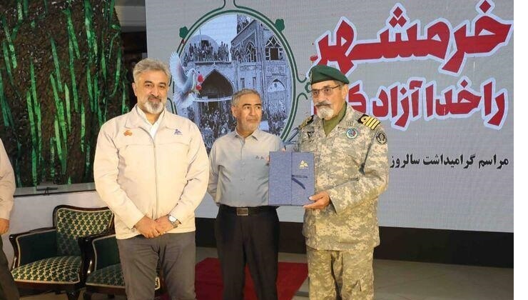 تکاوران زمین و خاک خونین خرمشهر را می‏‌بوسیدند