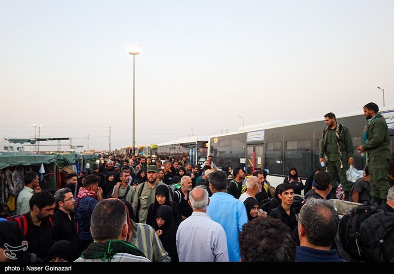 بازگشت زائرین اربعین حسینی از مرز مهران
