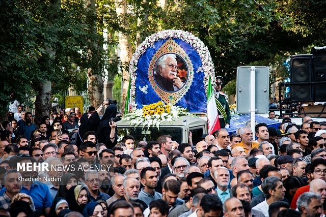 تشییع و خاکسپاری پیکر استاد «محمود فرشچیان» در اصفهان