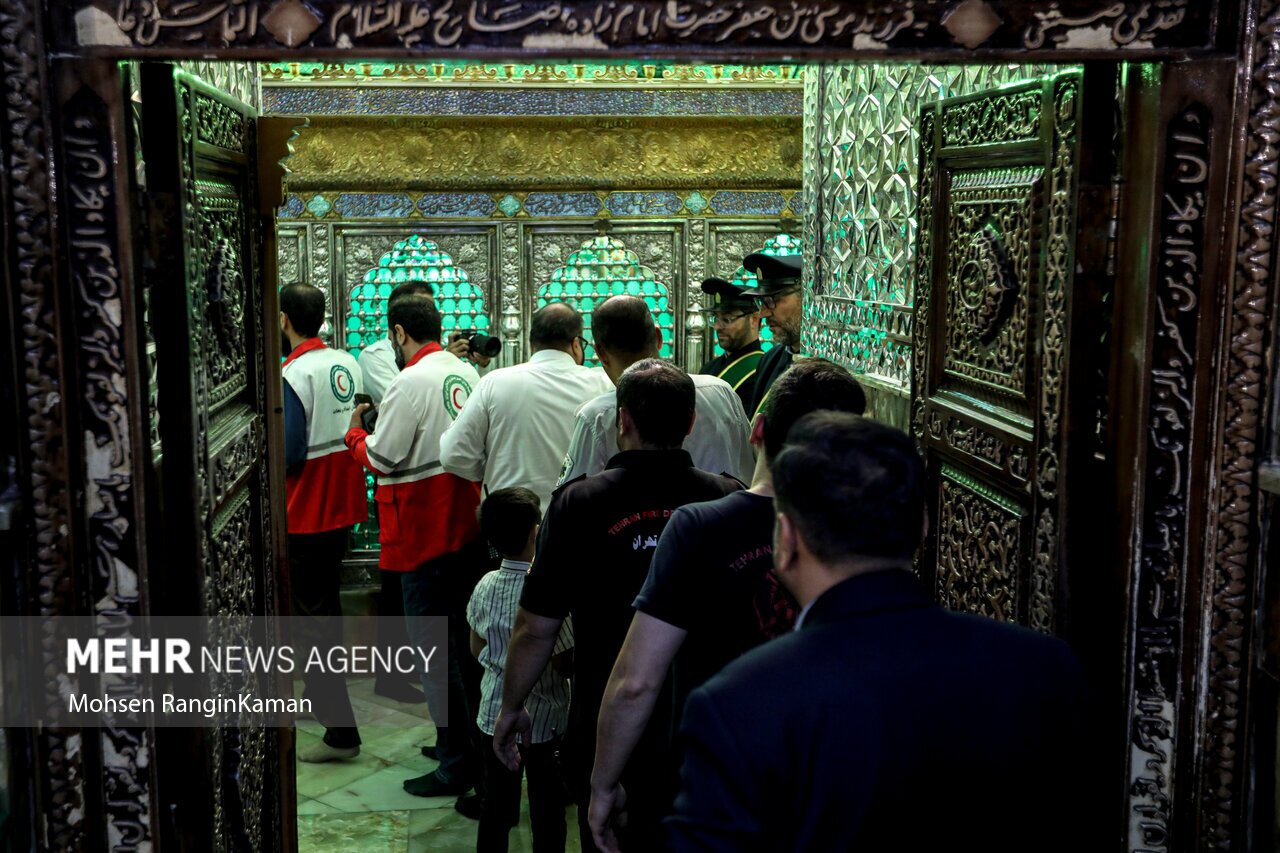 آیین غبارروبی ضریح مطهر آستان مقدس امامزاده صالح (ع)