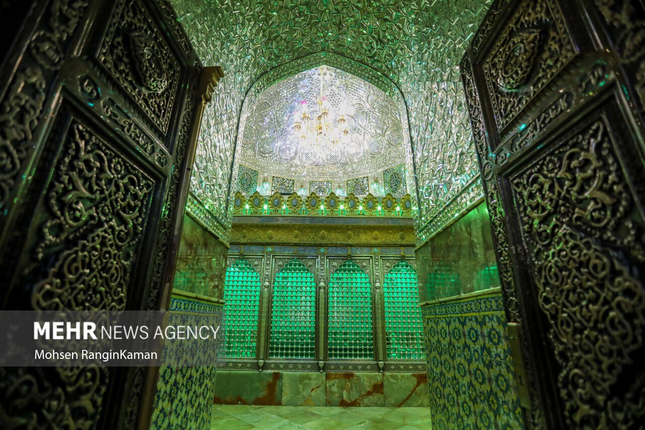 آیین غبارروبی ضریح مطهر آستان مقدس امامزاده صالح (ع)