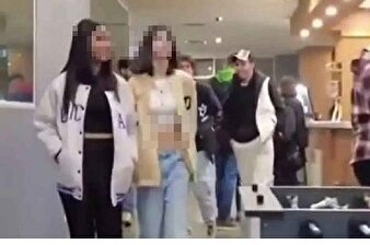 هر کسی در این جامعه به نوعی به بی‌حجاب امتیاز می دهد...!/دفاع از بی حجابی به جای ترویج حجاب!