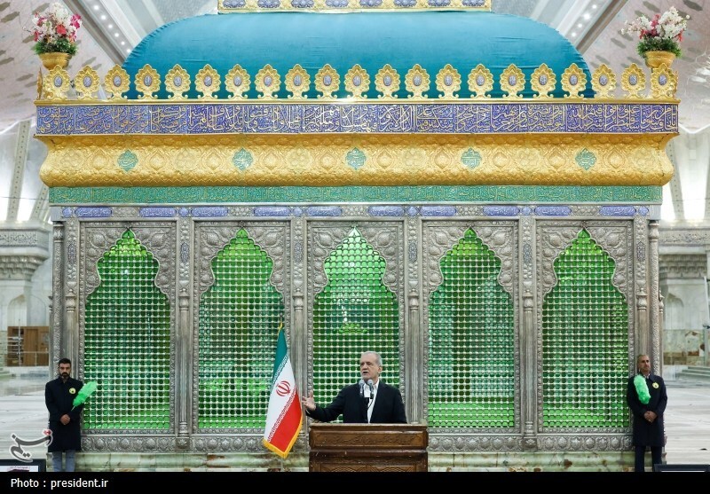تجدید میثاق رئیس جمهور و اعضای هیئت دولت چهاردهم با آرمان‌های امام راحل