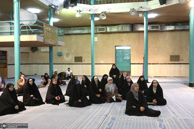 بازدید جمعی از دانشجویان کشور عراق از بیت امام خمینی در جماران