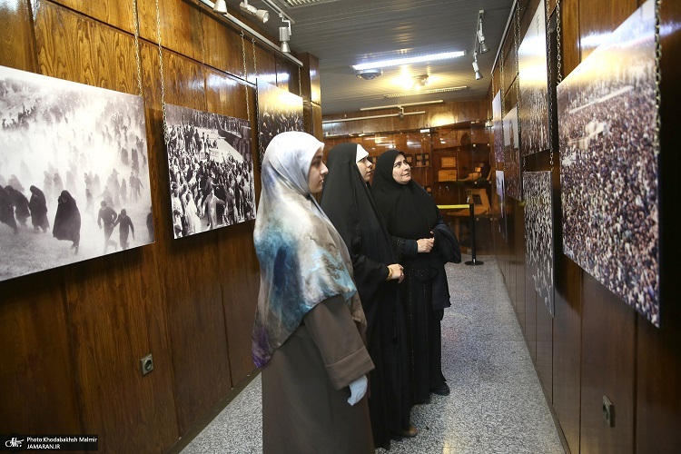 بازدید جمعی از دانشجویان کشور عراق از بیت امام خمینی در جماران