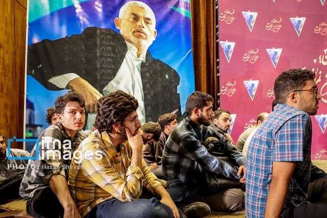 تصاویر بزرگداشت شهید نصرالله در دانشگاه تهران