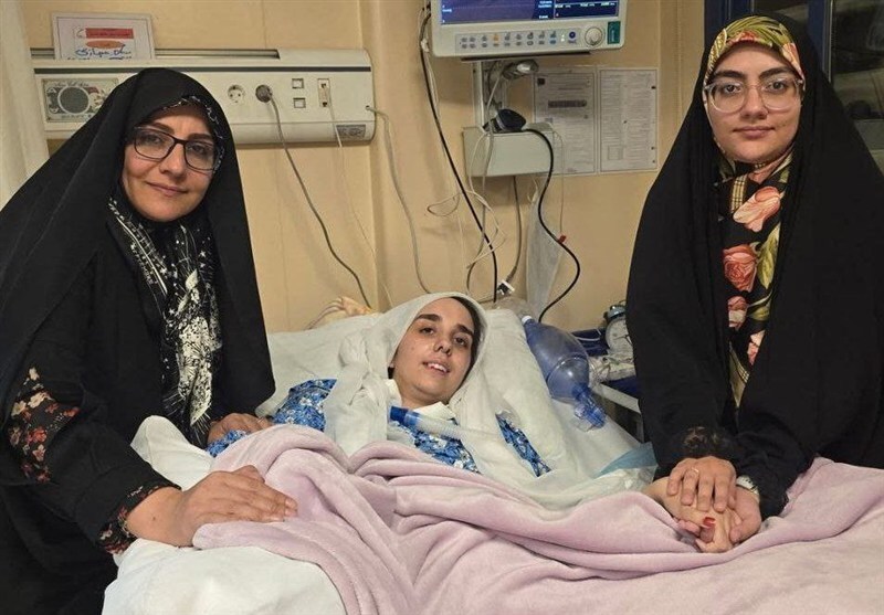 هیمه هاشمی‌تبار» پس از 112 روز خبر شهادت پدر و مادرش را در اینترنت خواند