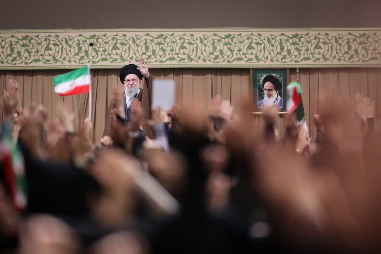 تصاویر دیدار دانشآموزان و دانشجویان با رهبرانقلاب تصاویر دیدار دانشآموزان و دانشجویان با رهبرانقلاب