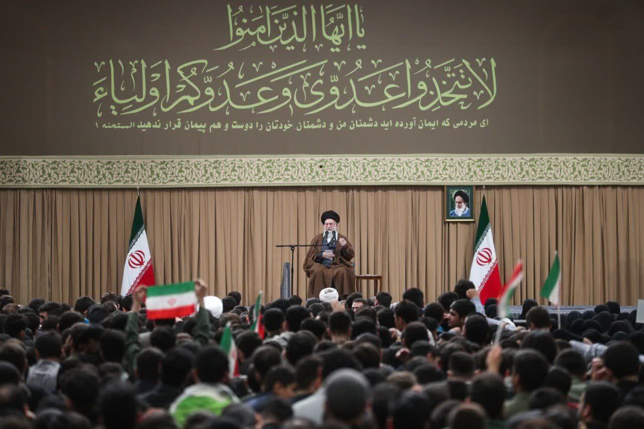 تصاویر دیدار دانشآموزان و دانشجویان با رهبرانقلاب تصاویر دیدار دانشآموزان و دانشجویان با رهبرانقلاب