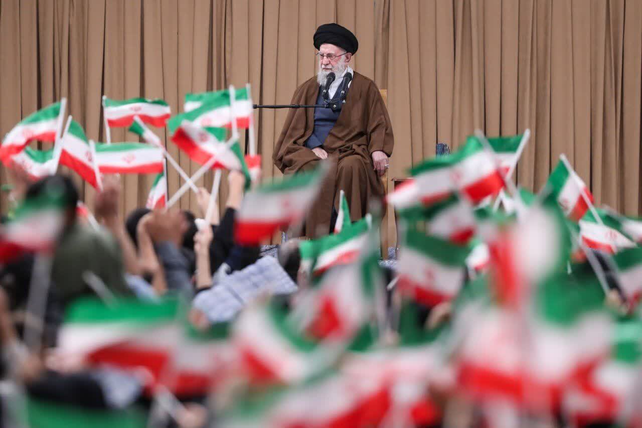 تصاویر دیدار دانشآموزان و دانشجویان با رهبرانقلاب تصاویر دیدار دانشآموزان و دانشجویان با رهبرانقلاب