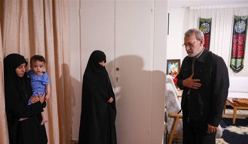 دیدار لاریجانی با خانواده‌ شهید کاظمی