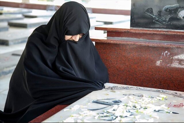 مادر شهید قیامعلی احمدی به فرزند شهیدش پیوست