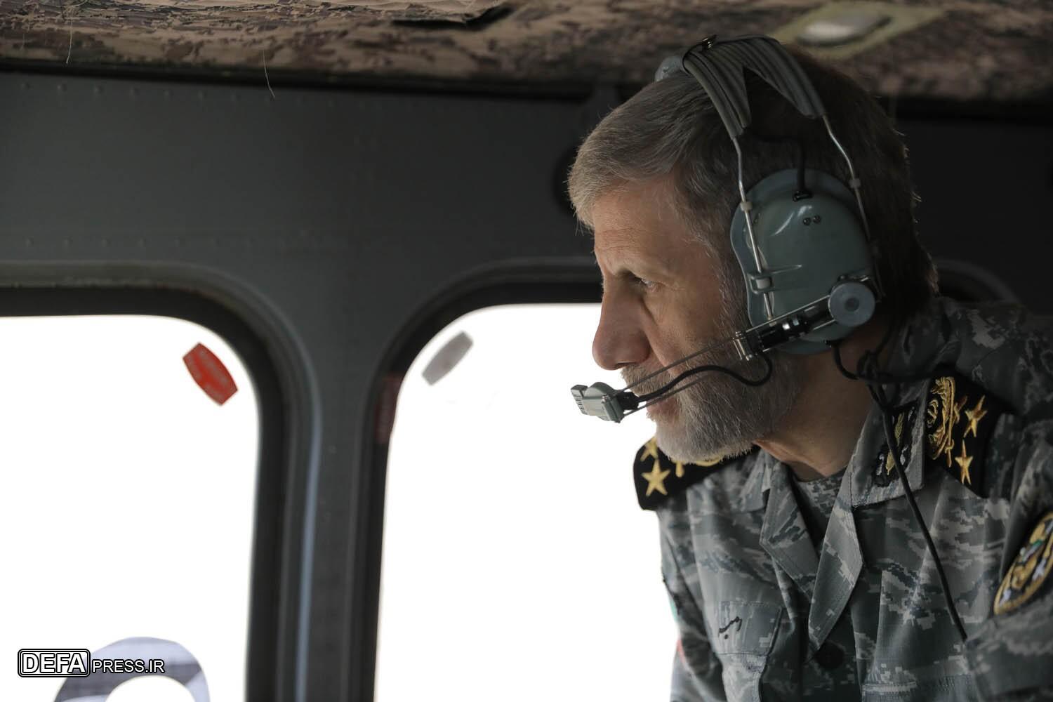 سرلشکر حاتمی: ارتش قدرتمندانه از مرزها محافظت می‌کند