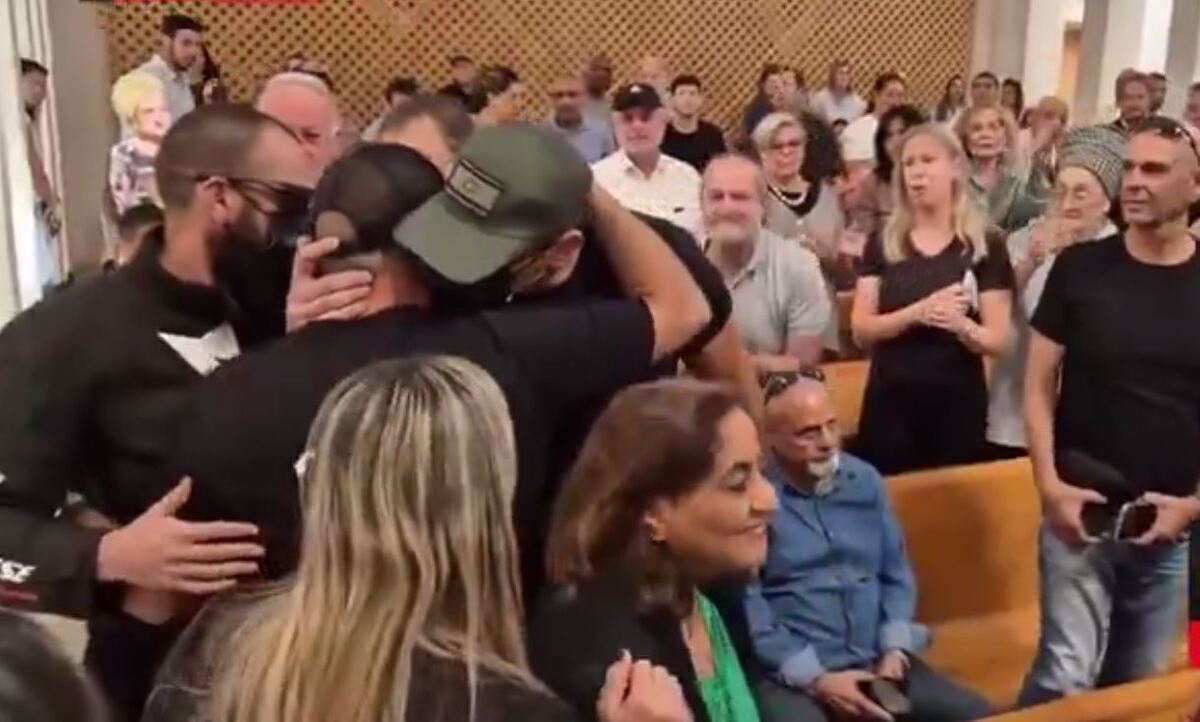 لحظهای که جنایت تشویق میشود لحظهای که جنایت تشویق میشود