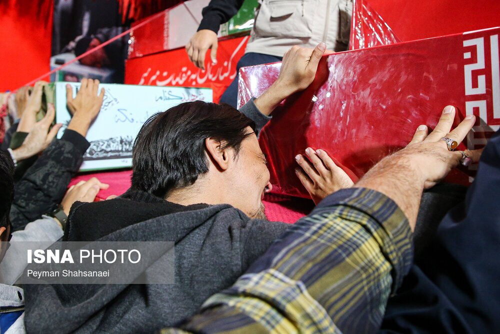 آیین بدرقه کاروان «اهالی بهشت» در اصفهان آیین بدرقه کاروان «اهالی بهشت» در اصفهان