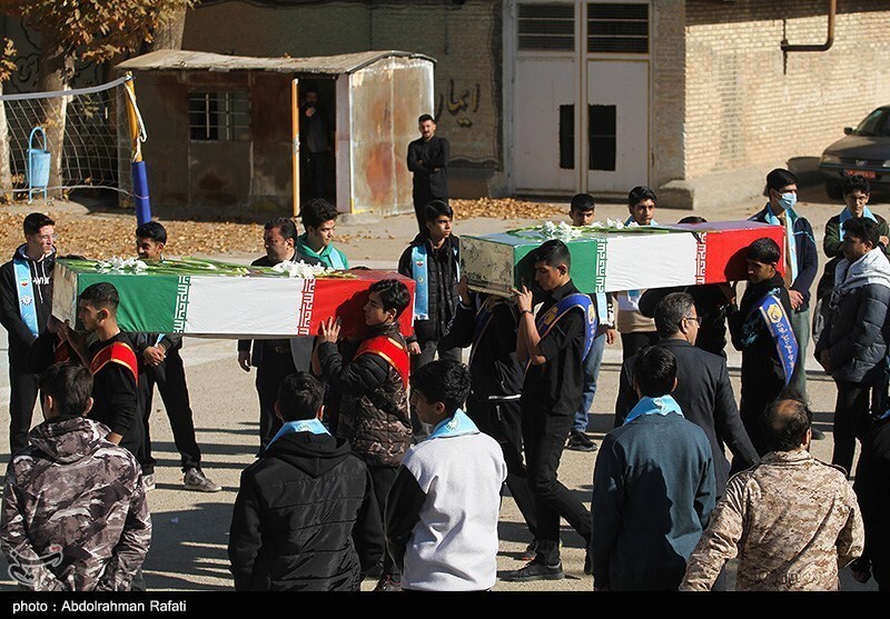 استقبال از 4 شهید گمنام در دبیرستان شریعتی همدان